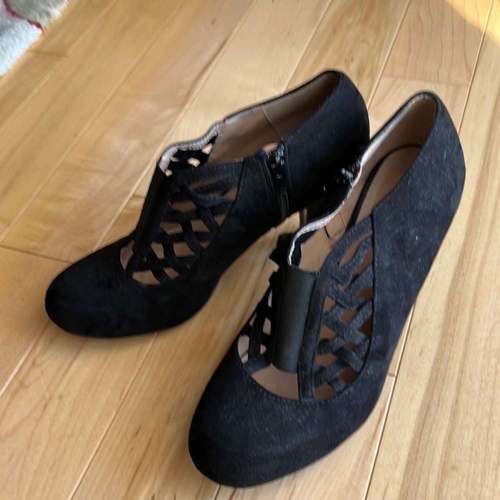 Ladies black suede Mary Jane’s size 9
